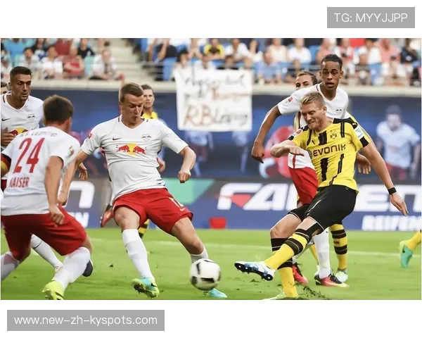 德甲莱比锡传导精准，前锋连续获得空档