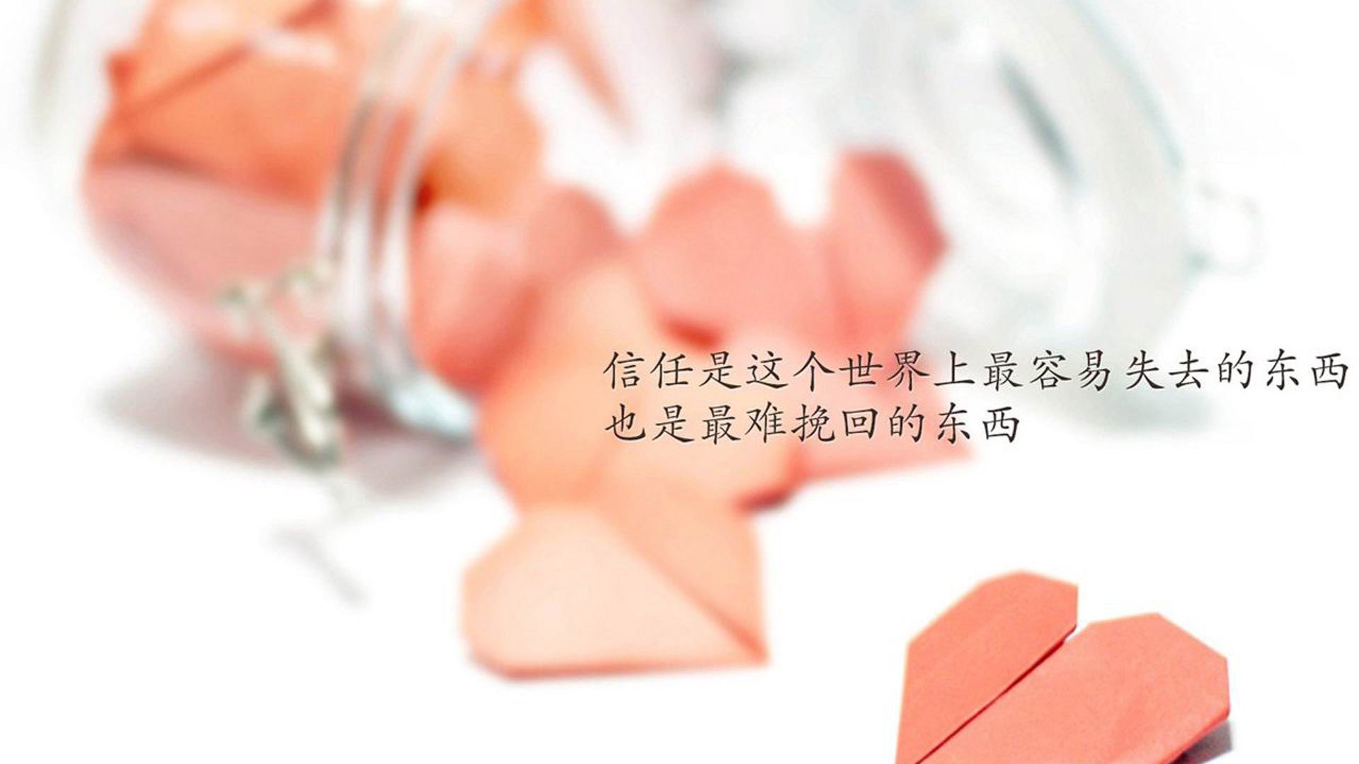 “武汉马拉松：选手们挑战极限，拼尽全力冲刺”